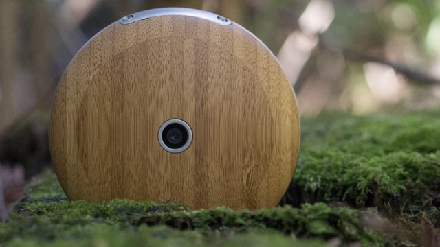 Дървен смартфон ще ни връща в реалния
